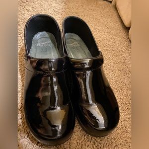 Dansko black patent size 40